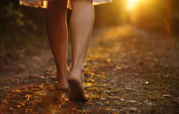 Девушка, солнце, природа, фон, земля, ноги, настроения, платье