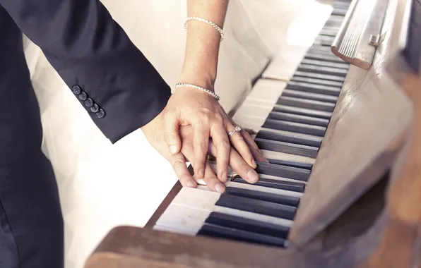 Любовь, руки, клавиши, кольцо, пальцы, влюбленные, пианино, невеста