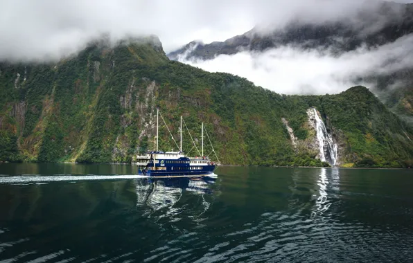 Картинка горы, Новая Зеландия, New Zealand, судно, Milford Sound, водопад Боуэн, Bowen Falls, Fiordland National Park