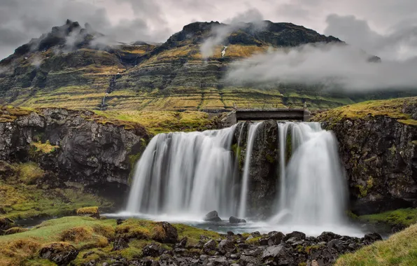 Картинка небо, облака, камни, гора, водопад, исландия, Kirkjufell