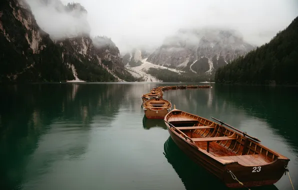Лес, облака, деревья, горы, озеро, скалы, лодки, Italy