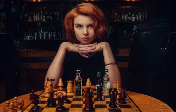 Картинка взгляд, девушка, лицо, руки, шахматы, рыжая, рыжеволосая, бутылочки