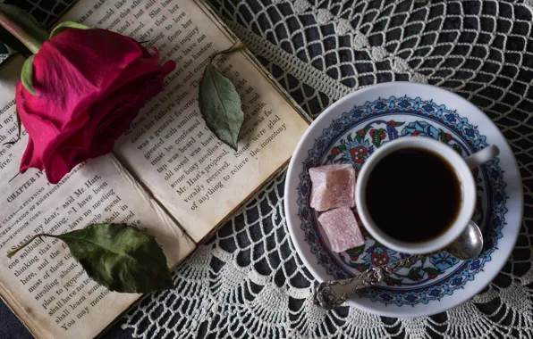 Роза, кофе, сладости, книга