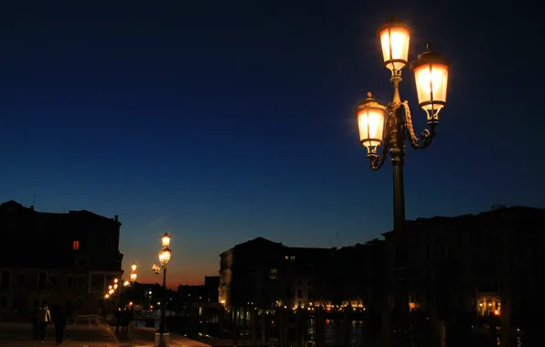 Картинка ночь, город, огни, улица, фонари, сумерки