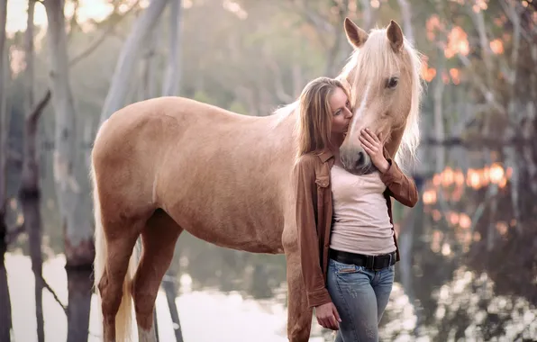 Девушка, природа, конь