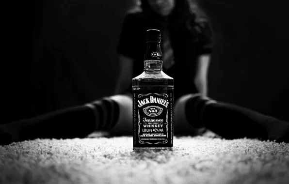 ДЕВУШКА, БУТЫЛКА, НОГИ, ГОЛЬФЫ, АЛКОГОЛЬ, Jack Daniels, ВИСКИ