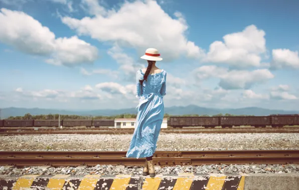 Картинка голубое платье, природа, состав, спина, девушка, поезд, шляпка, железная дорога