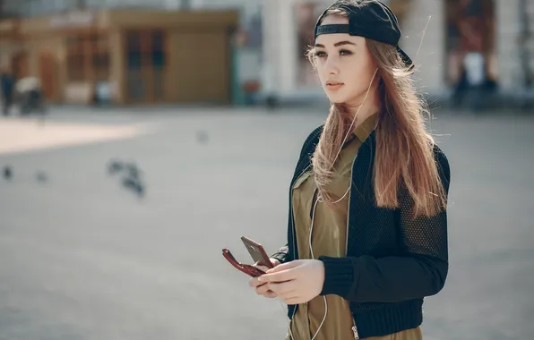 Картинка long hair, woman, young, beautiful, model, t-shirt, Charming, baseball cap
