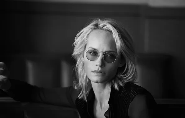 Взгляд, модель, актриса, очки, черно белая, Amber Valletta, Эмбер Валлетта