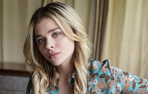 Картинка взгляд, девушка, блузка, Chloe Grace Moretz