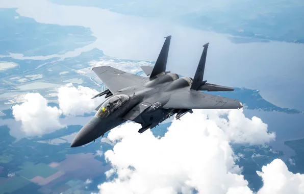 США, американский двухместный истребитель-бомбардировщик, McDonnell Douglas F-15E Strike Eagle