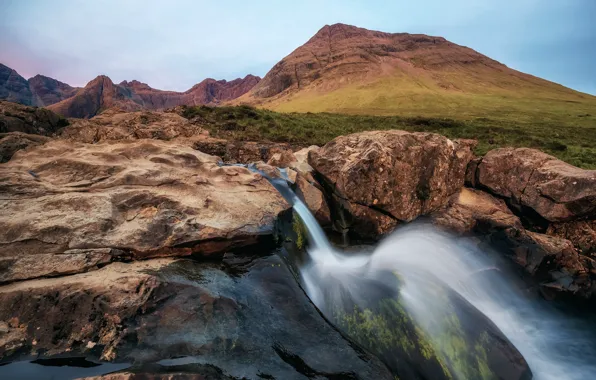 Горы, ручей, камни, Исландия