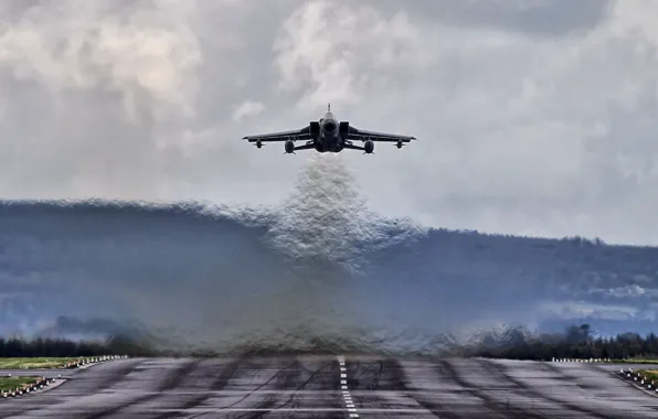 Картинка истребитель, бомбардировщик, аэродром, Panavia Tornado