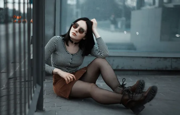 Картинка город, ботинки, тату, очки, ножки