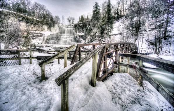 Картинка зима, снег, деревья, горы, мост, скалы, водопад, США