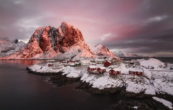 Картинка зима, свет, снег, горы, скалы, дома, Норвегия, поселок