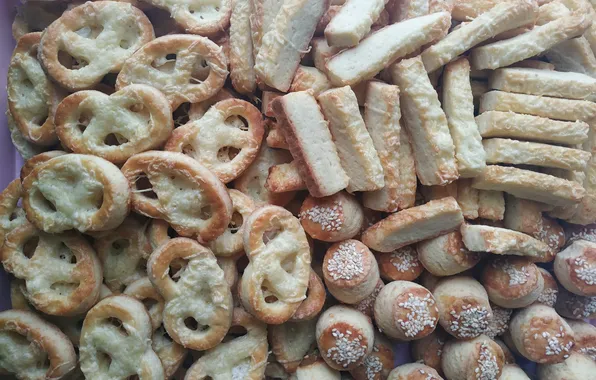 Cheese cake, sesame seeds, scone