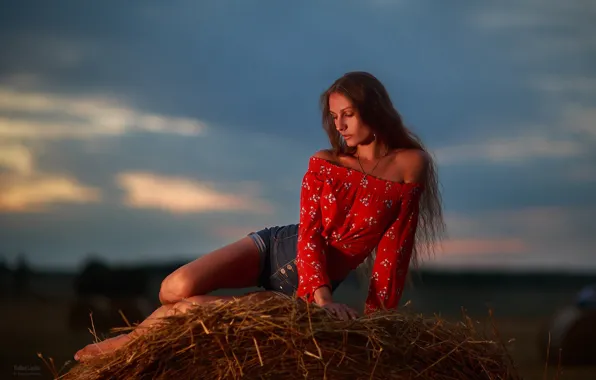 Картинка blouse, sky, nature, clouds, model, women, brunette, hips