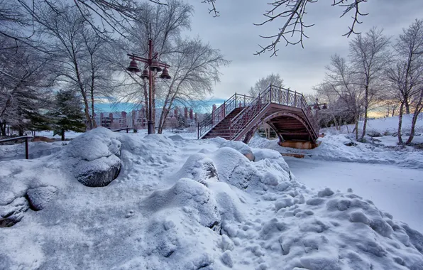 Картинка зима, снег, деревья, пейзаж, природа, парк, ручей, фонари