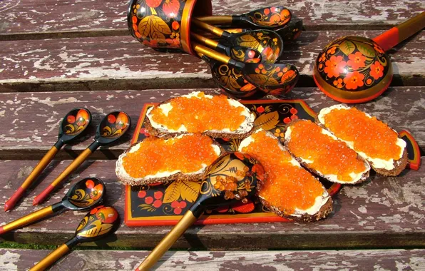 Икра, бутерброды, икра красная, деревянные ложки