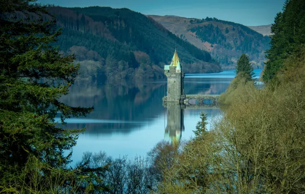 Картинка лес, озеро, гладь, спокойствие, башня, Уэльс, Wales, Lake Vyrnwy