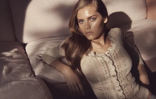 Картинка взгляд, девушка, диван, модель, Solveig Mork Hansen
