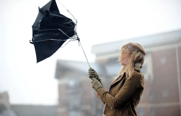 Картинка девушка, город, ветер, зонт