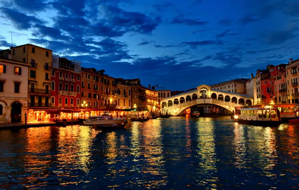 Картинка облака, огни, дома, лодки, вечер, Италия, канал, венеция