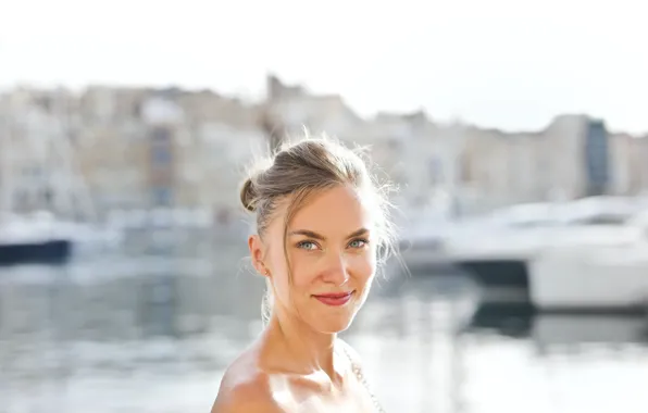 Улыбка, smile, размытый фон, милая девушка, cute girl, blurred background, blonde beauty, bare shoulders