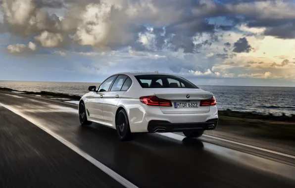 Картинка белый, BMW, седан, вид сзади, сырость, 540i, 5er, четырёхдверный