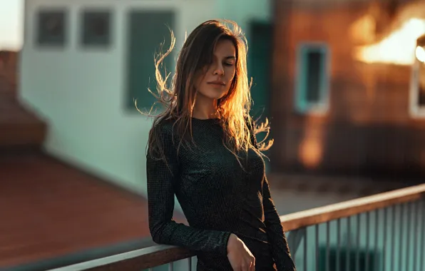 Солнце, поза, портрет, фигура, платье, прическа, перила, шатенка