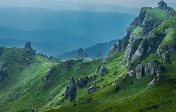 Картинка небо, трава, горы, скалы, дымка