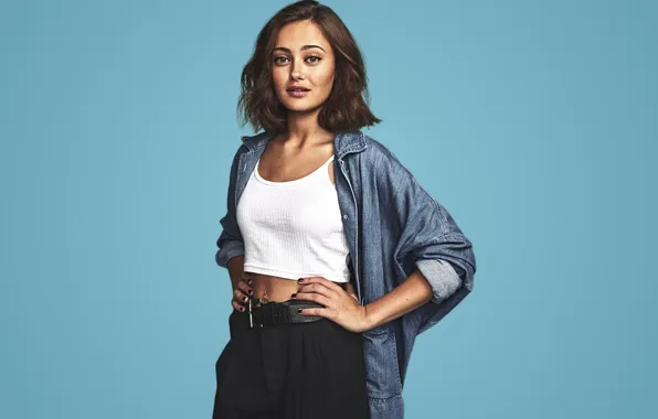 Актриса, брюнетка, топик, красивая, пиджак, брюки, Ella Purnell, Элла Пернелл