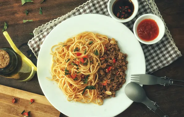 Мясо, спагетти, соус, паста