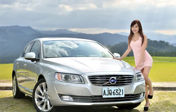 Картинка авто, взгляд, улыбка, Девушки, Volvo, азиатка, красивая девушка, позирует над машиной