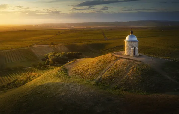 Небо, холмы, поля, Чехия, церковь, часовня, Моравия