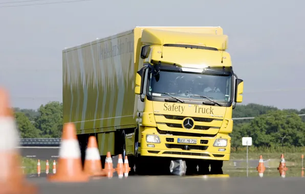 Mercedes, Yellow, Truck, Waving, Road Grip, Test Drive