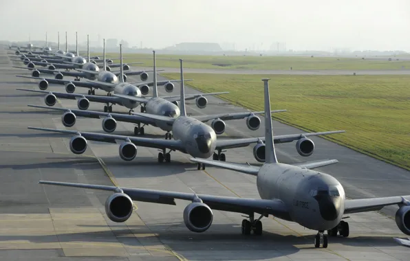 Картинка аэродром, Stratotanker, самолёт-заправщик, Boeing KC-135