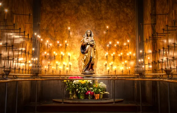 Цветы, свечи, статуя, Дева Мария
