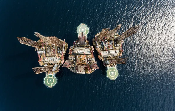 Metal, ocean, extreme engineering, oil platform