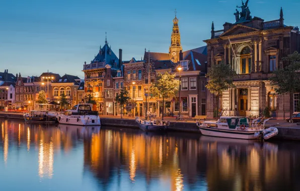 Картинка город, река, здания, дома, вечер, освещение, фонари, Нидерланды