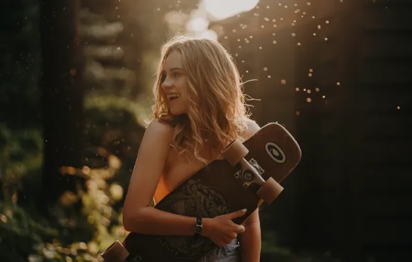 Картинка девушка, лицо, улыбка, настроение, волосы, скейт, Альбина Пономарева