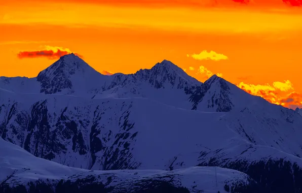 Закат, горы, снежные вершины