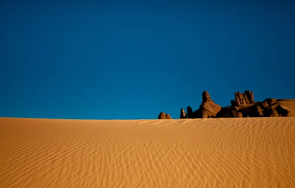 Картинка песок, небо, камни, пустыня, сахара, алжир