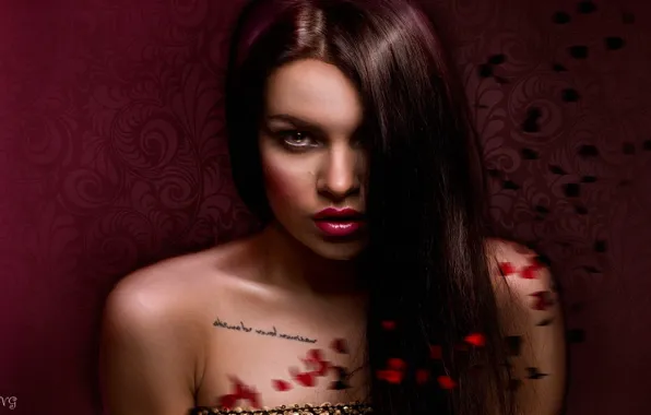 Лепестки, Брюнетка, Tatoo, взгляд тату