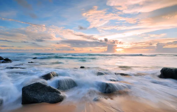 Картинка песок, море, волны, пляж, лето, небо, камни, берег