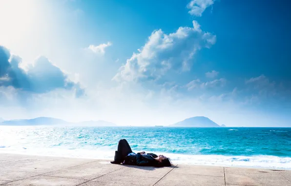 Море, небо, девушка