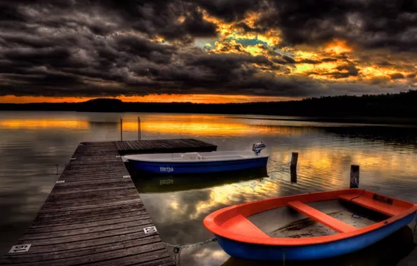 Картинка тучи, озеро, лодки, причал