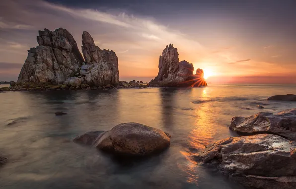 Картинка море, небо, солнце, облака, свет, закат, камни, скалы