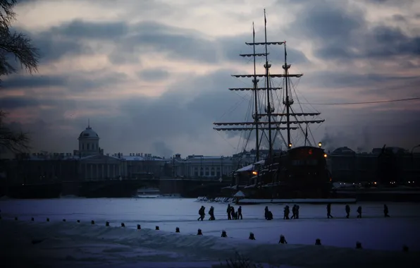 Река, Корабль, Дворцы